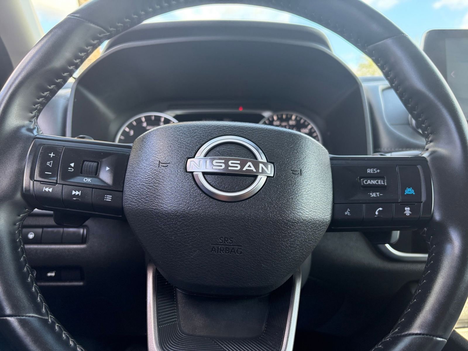 Used 2025 Nissan Rogue SV FWD image 30