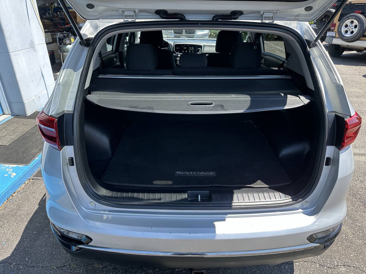 Used 2020 Kia Sportage LX w/ LX Popular Package AWD/4WD image 17