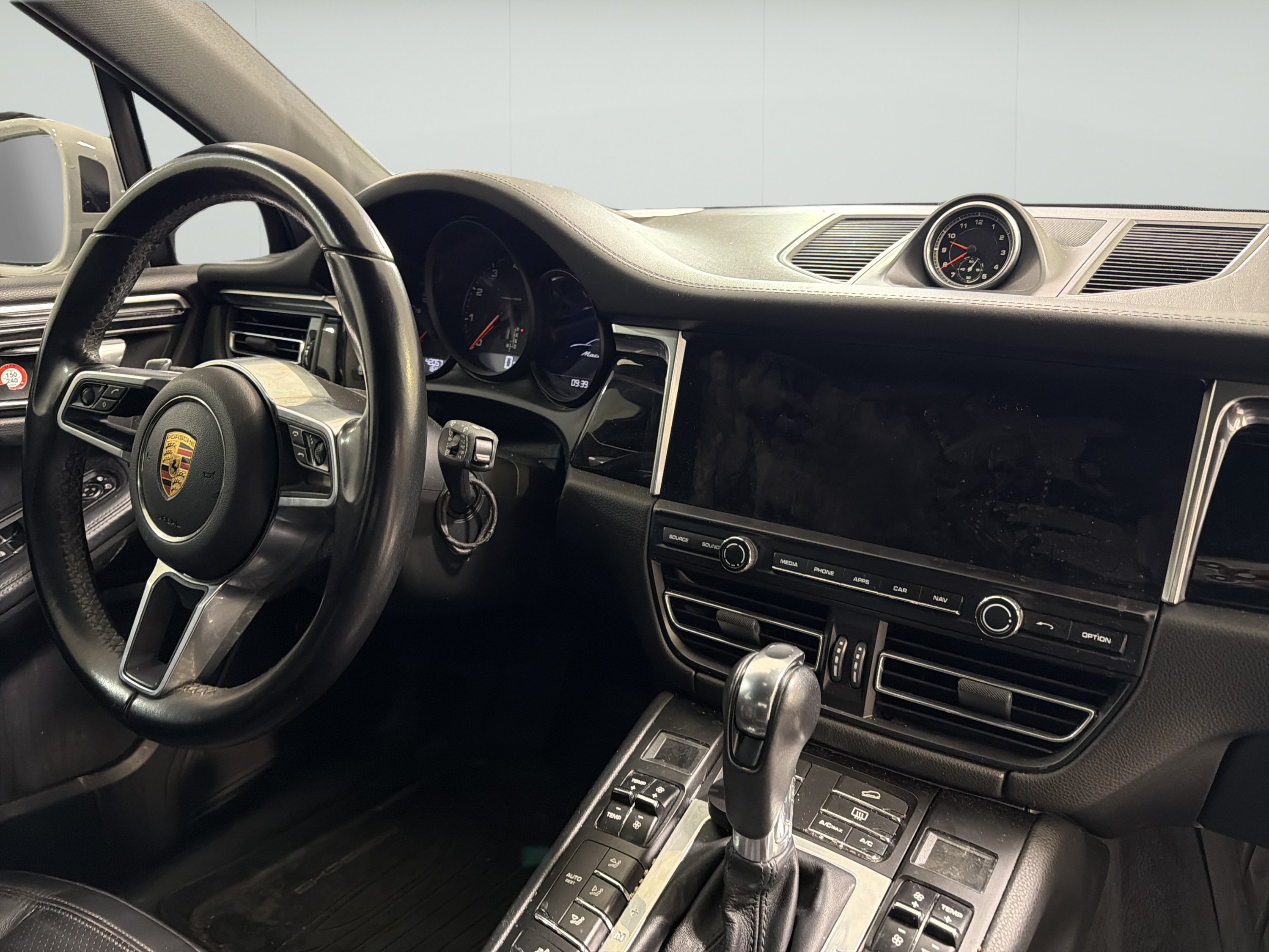 Used 2021 Porsche Macan AWD/4WD image 13