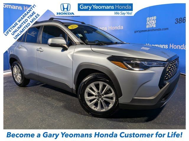 Used 2022 Toyota Corolla Cross LE image 1