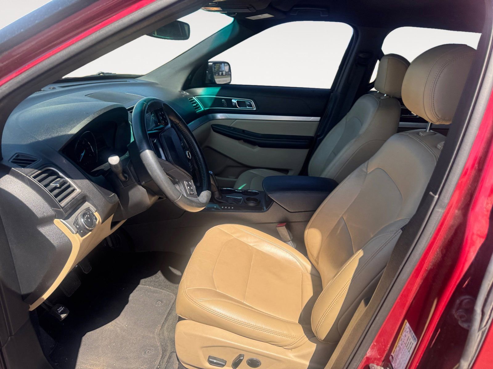 Used 2016 Ford Explorer XLT w/ Equipment Group 202A FWD image 9