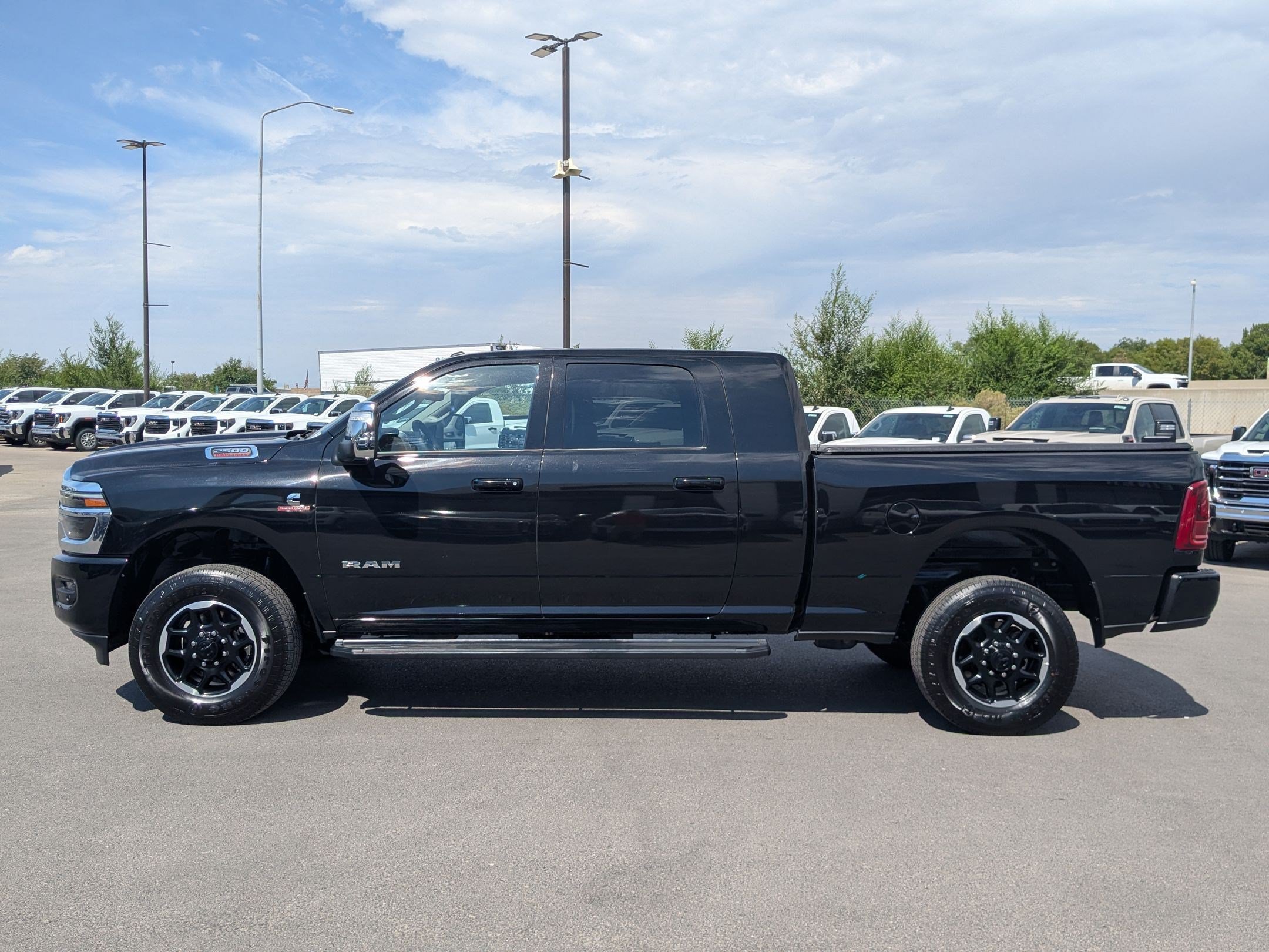 Used 2025 RAM 2500 Laramie AWD/4WD image 3