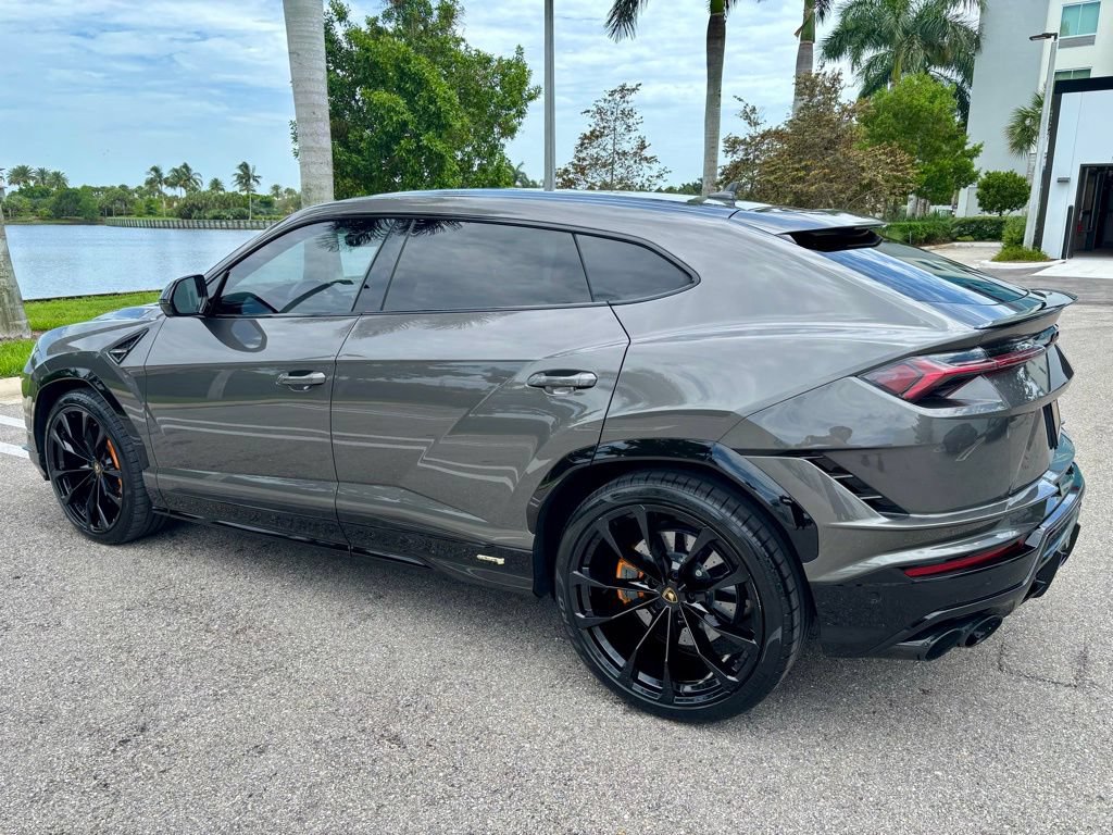 Used 2024 Lamborghini Urus S AWD/4WD image 9