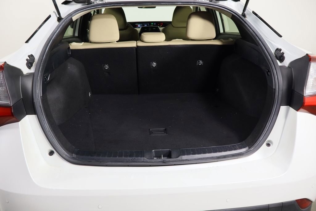 Used 2021 Toyota Prius LE image 17