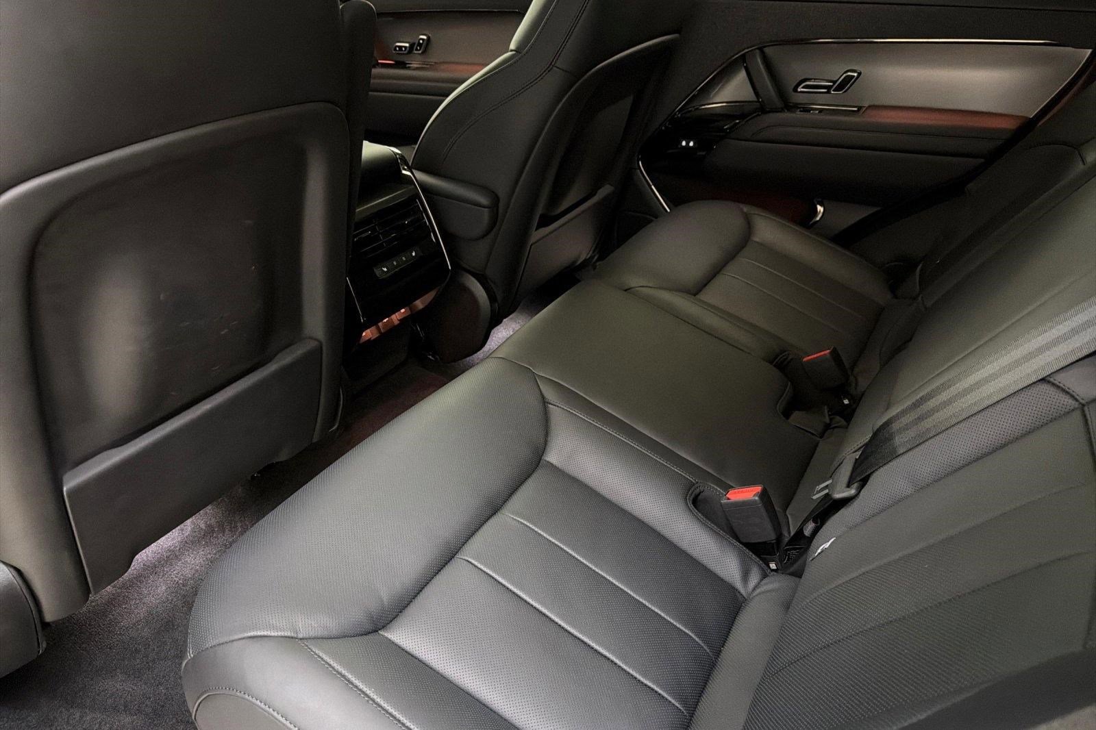 Used 2025 Land Rover Range Rover Sport SE image 28