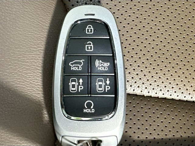 Used 2023 Hyundai Santa Fe Limited AWD/4WD image 18