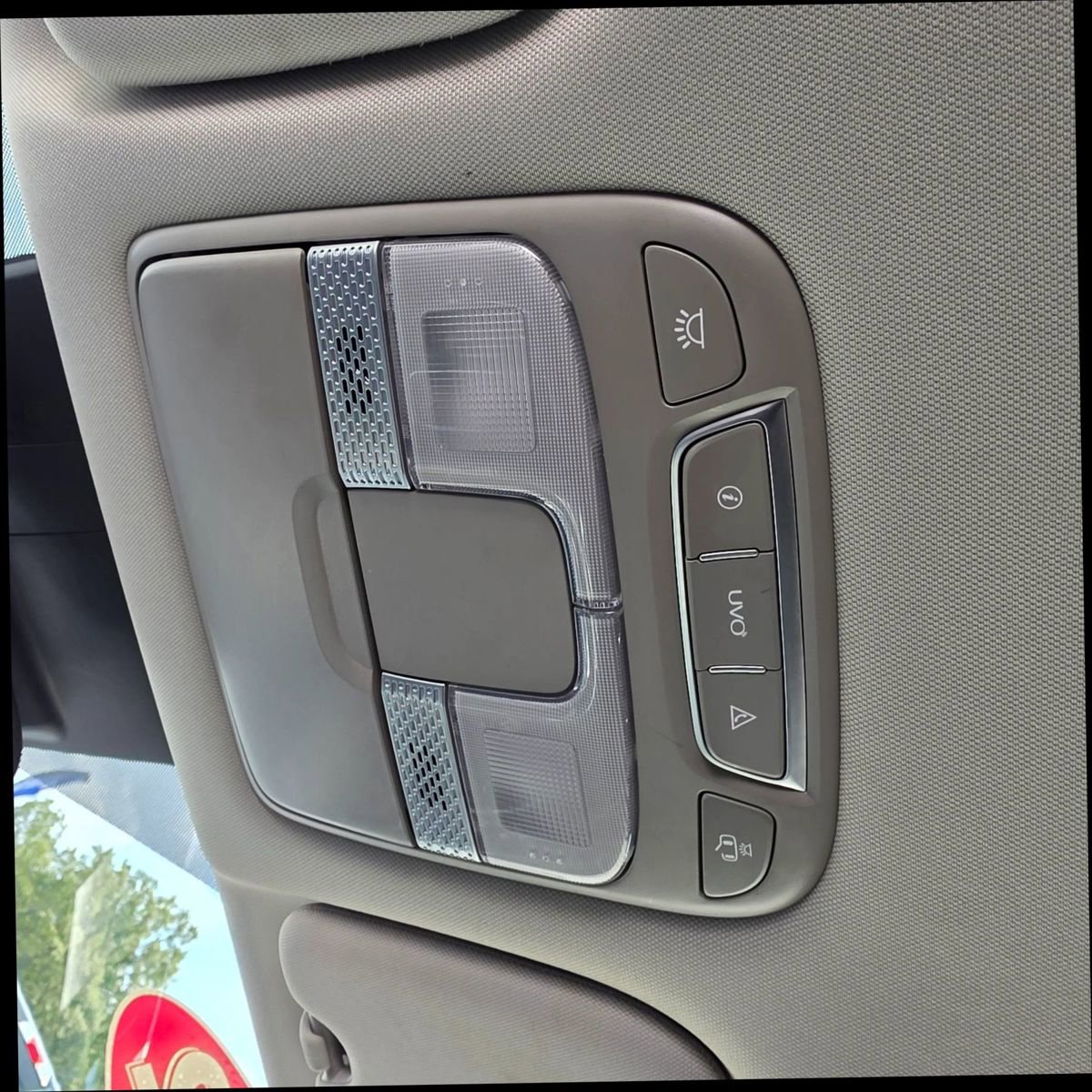 Used 2022 Kia Telluride LX image 17