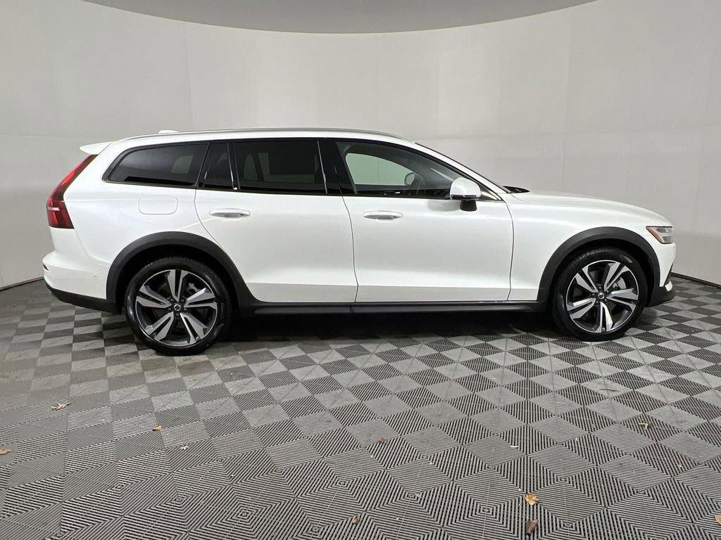 Certified 2025 Volvo V60 B5 Cross Country Plus image 11