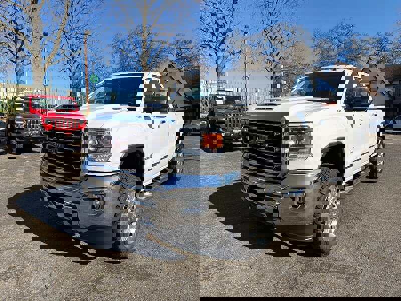 Used 2019 GMC Sierra 2500 SLT w/ Duramax Plus Package image 3