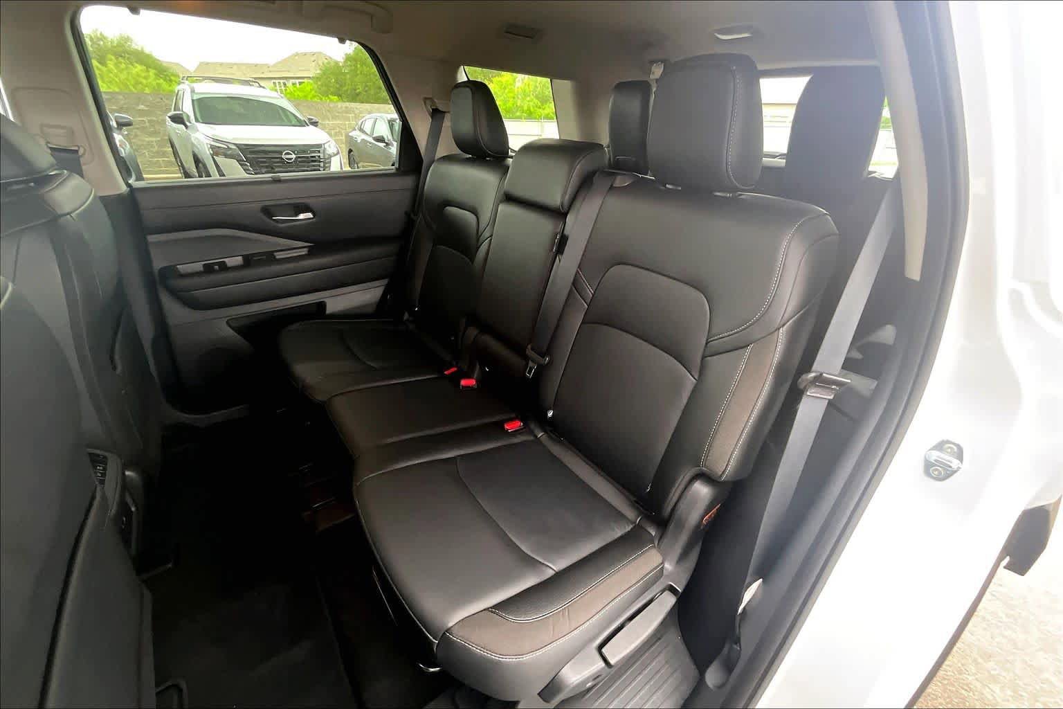 Certified 2025 Nissan Pathfinder SL image 19