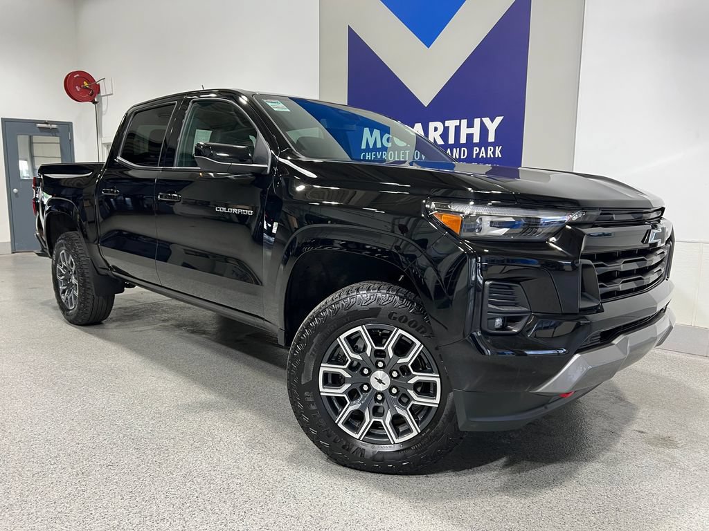 Used 2023 Chevrolet Colorado Z71 w/ Z71 Convenience Package 2 AWD/4WD image 2
