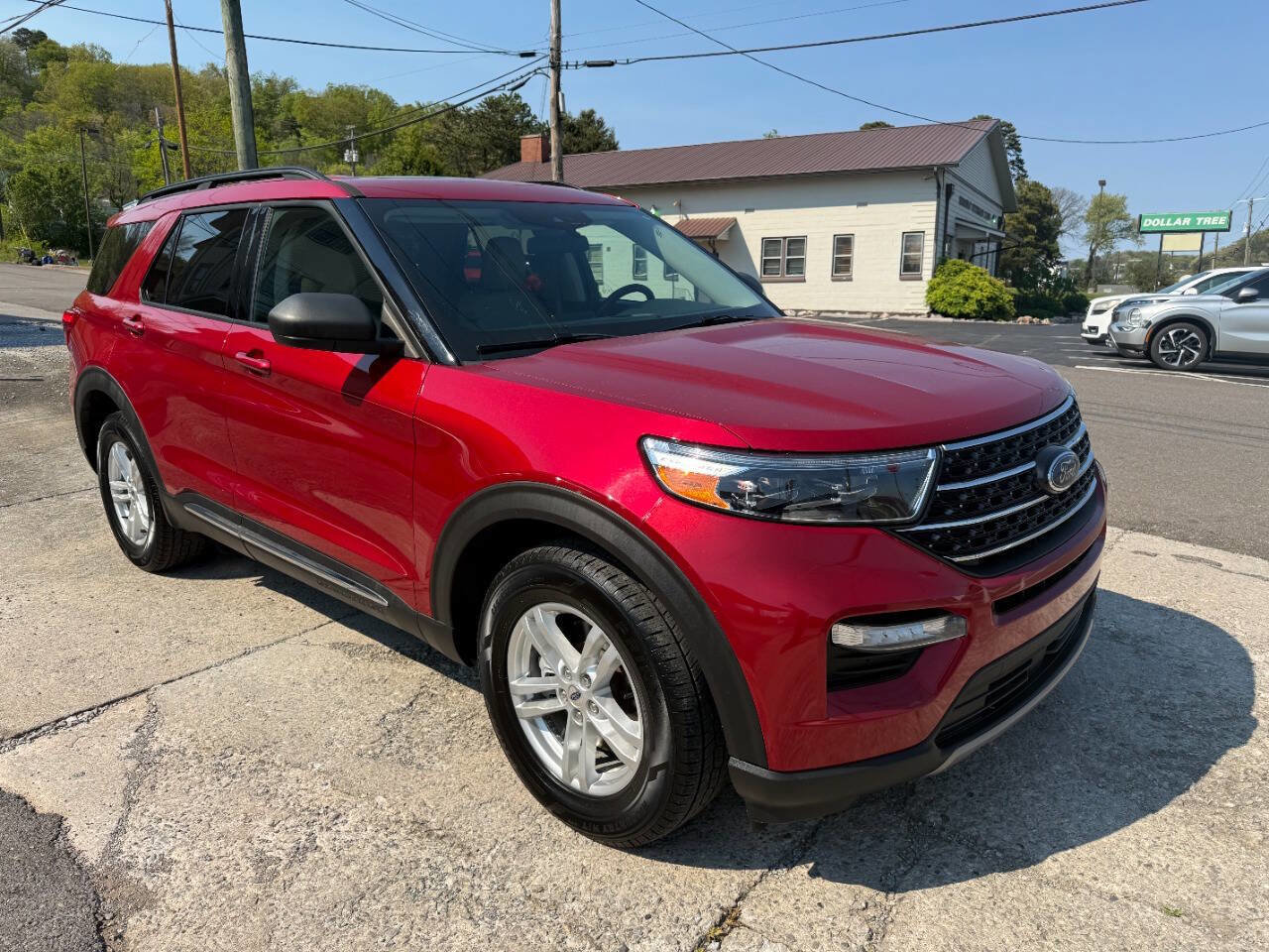 Used 2021 Ford Explorer XLT w/ Equipment Group 202A AWD/4WD image 4