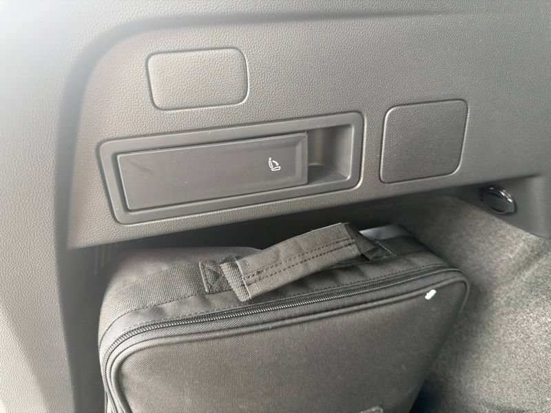 Used 2024 Volkswagen Tiguan SE AWD/4WD image 14