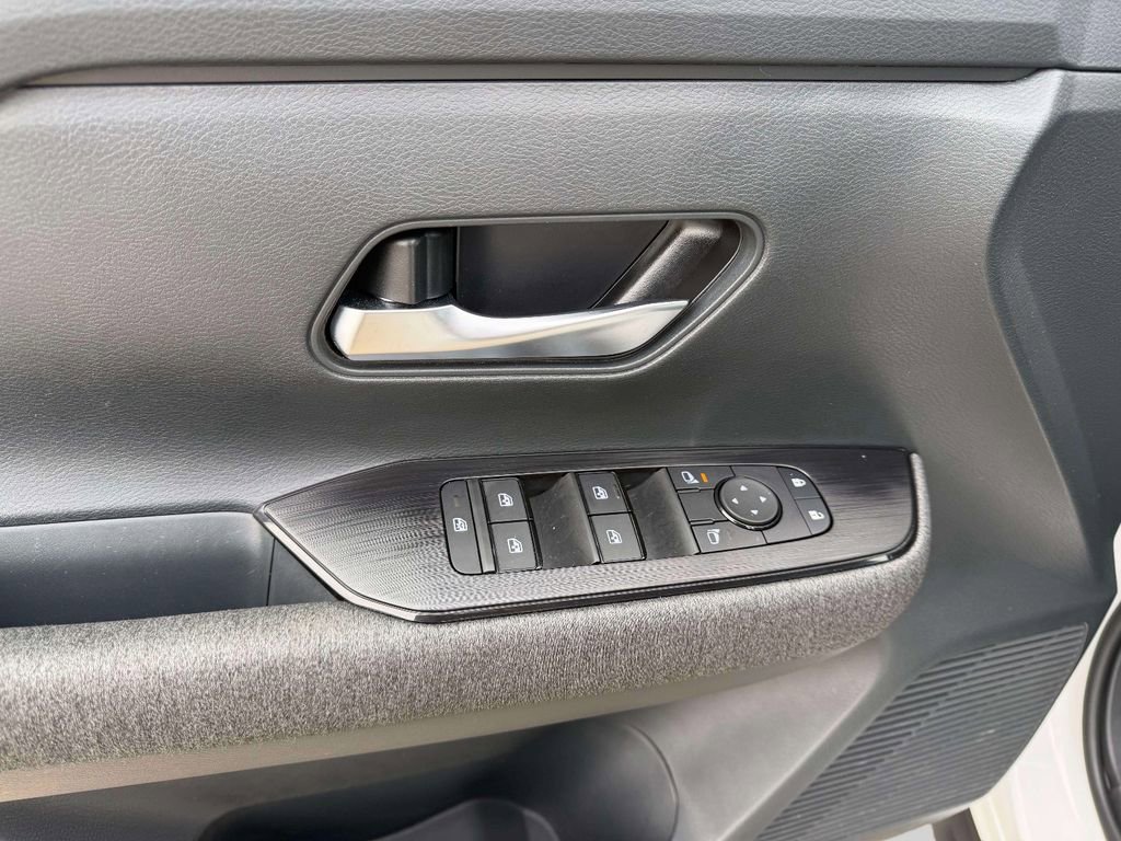 Certified 2025 Nissan Kicks SV AWD/4WD image 16