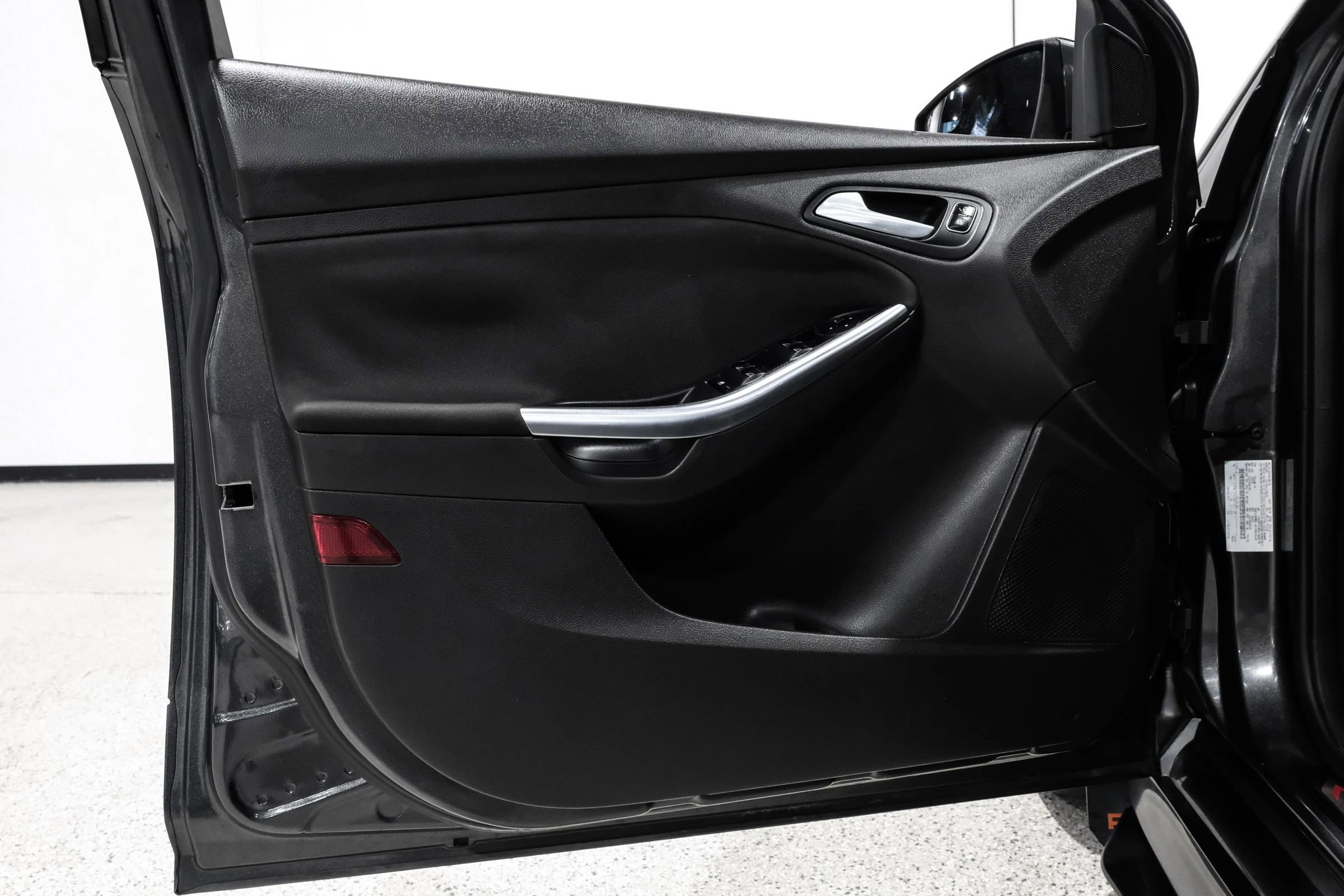 Used 2018 Ford Focus ST image 45