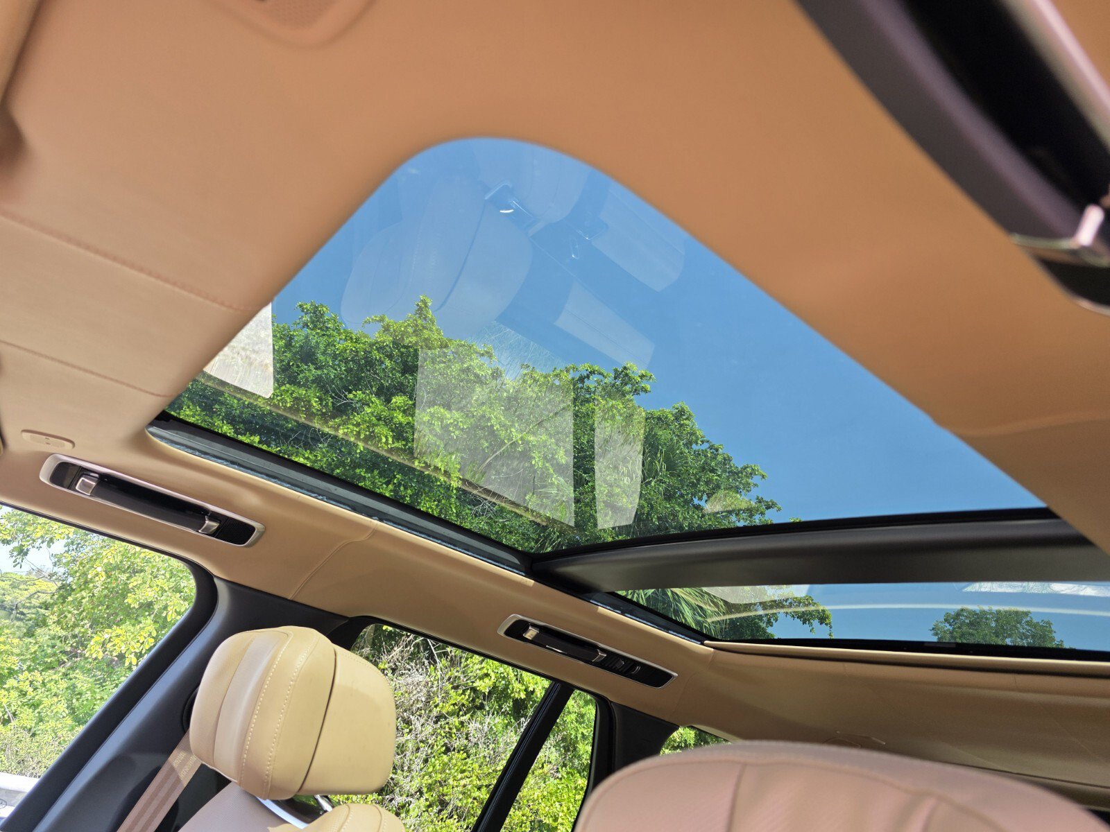 New 2026 Land Rover Range Rover Autobiography AWD/4WD image 12