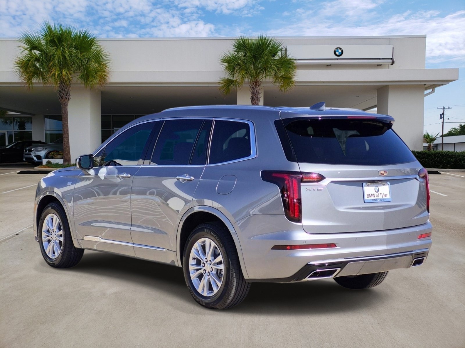 Used 2025 Cadillac XT6 Luxury FWD image 4