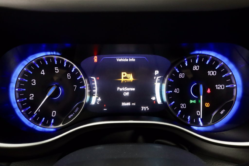 Used 2025 Chrysler Pacifica Select FWD image 27