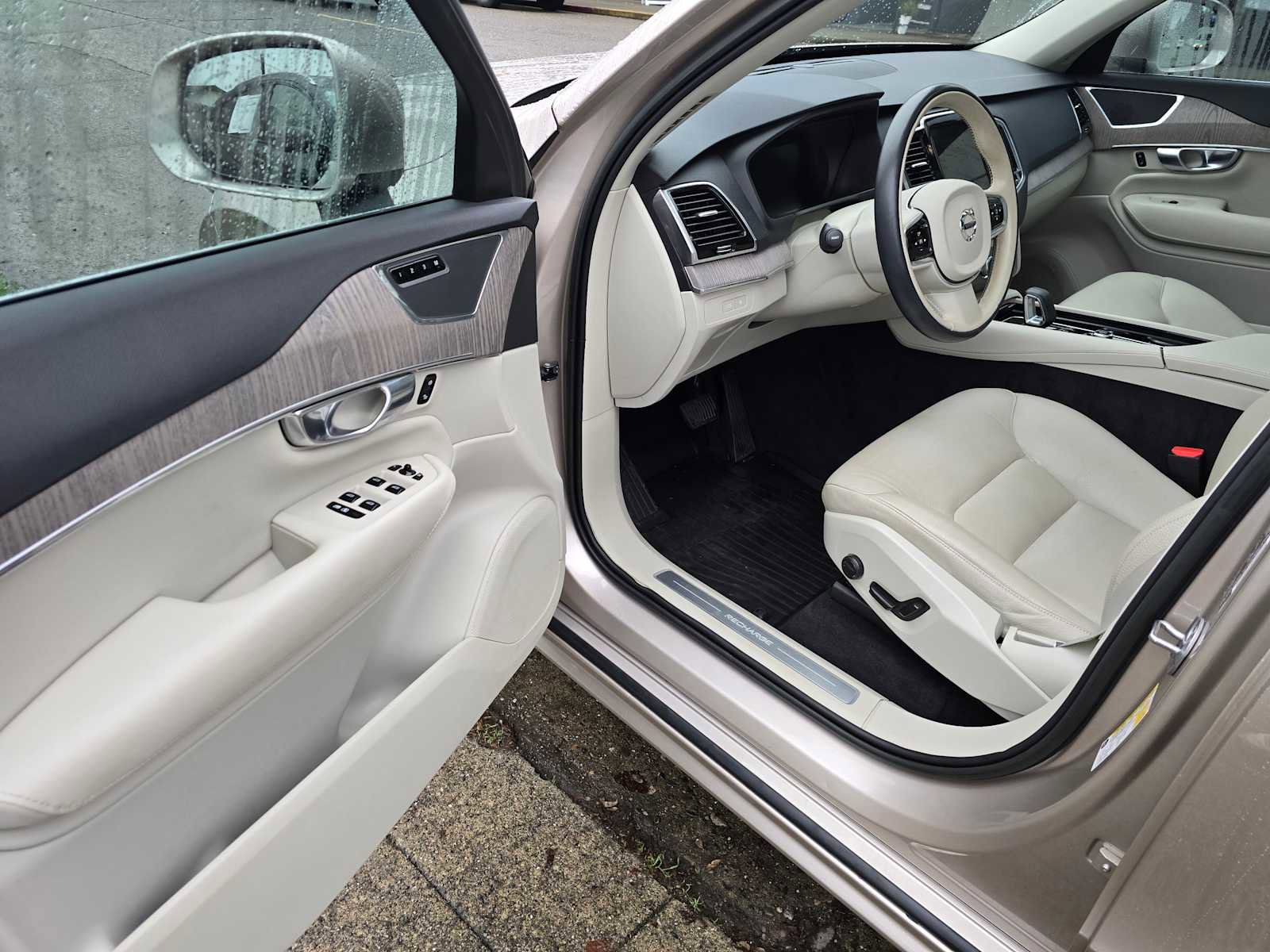 Certified 2023 Volvo XC90 T8 Plus w/ Protection Package Premier image 19