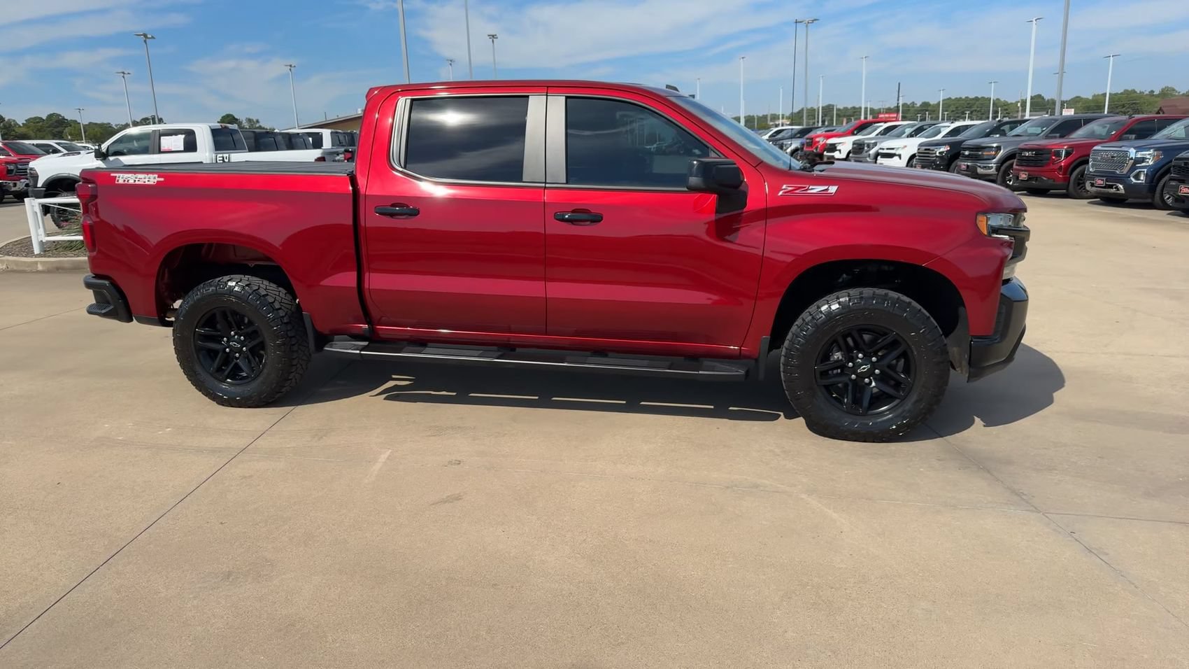 Used 2021 Chevrolet Silverado 1500 LT Trail Boss w/ Convenience Package II AWD/4WD image 2