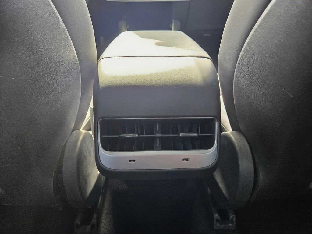 Used 2020 Tesla Model Y Long Range image 39