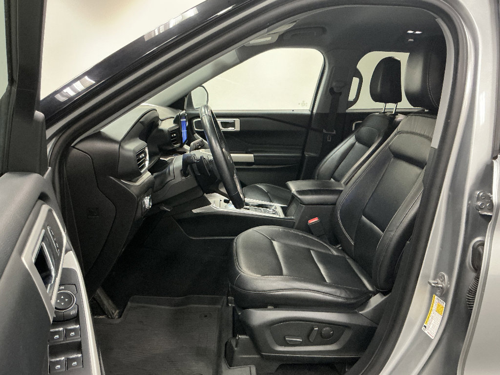 Used 2021 Ford Explorer XLT w/ Equipment Group 202A AWD/4WD image 10