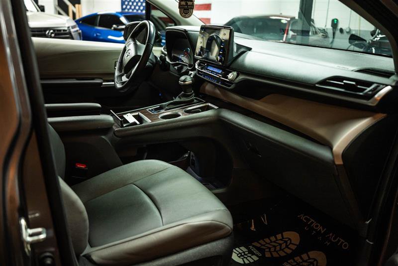 Used 2023 Toyota Sienna XLE image 14