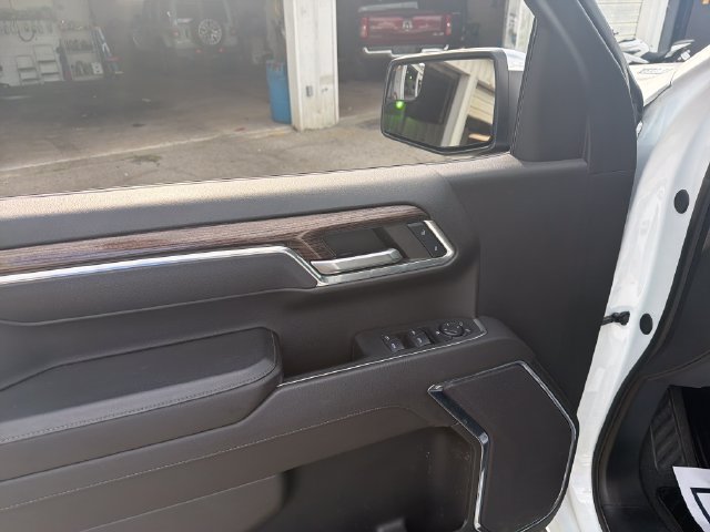Used 2024 Chevrolet Silverado 1500 LT AWD/4WD image 11