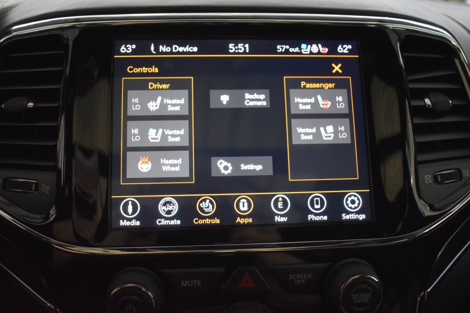 Used 2020 Jeep Grand Cherokee Overland AWD/4WD image 17