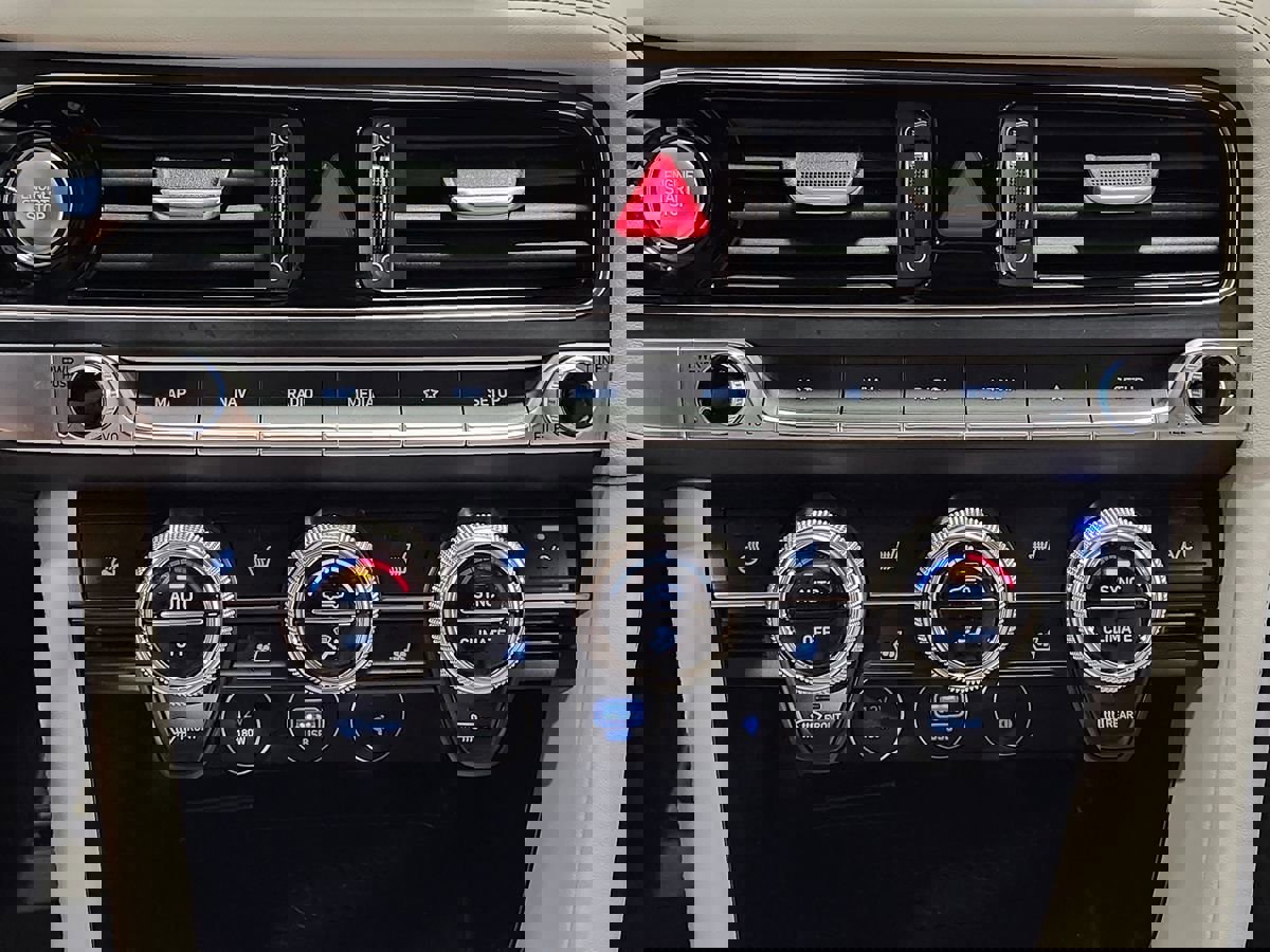 Used 2022 Genesis G70 3.3T RWD image 38