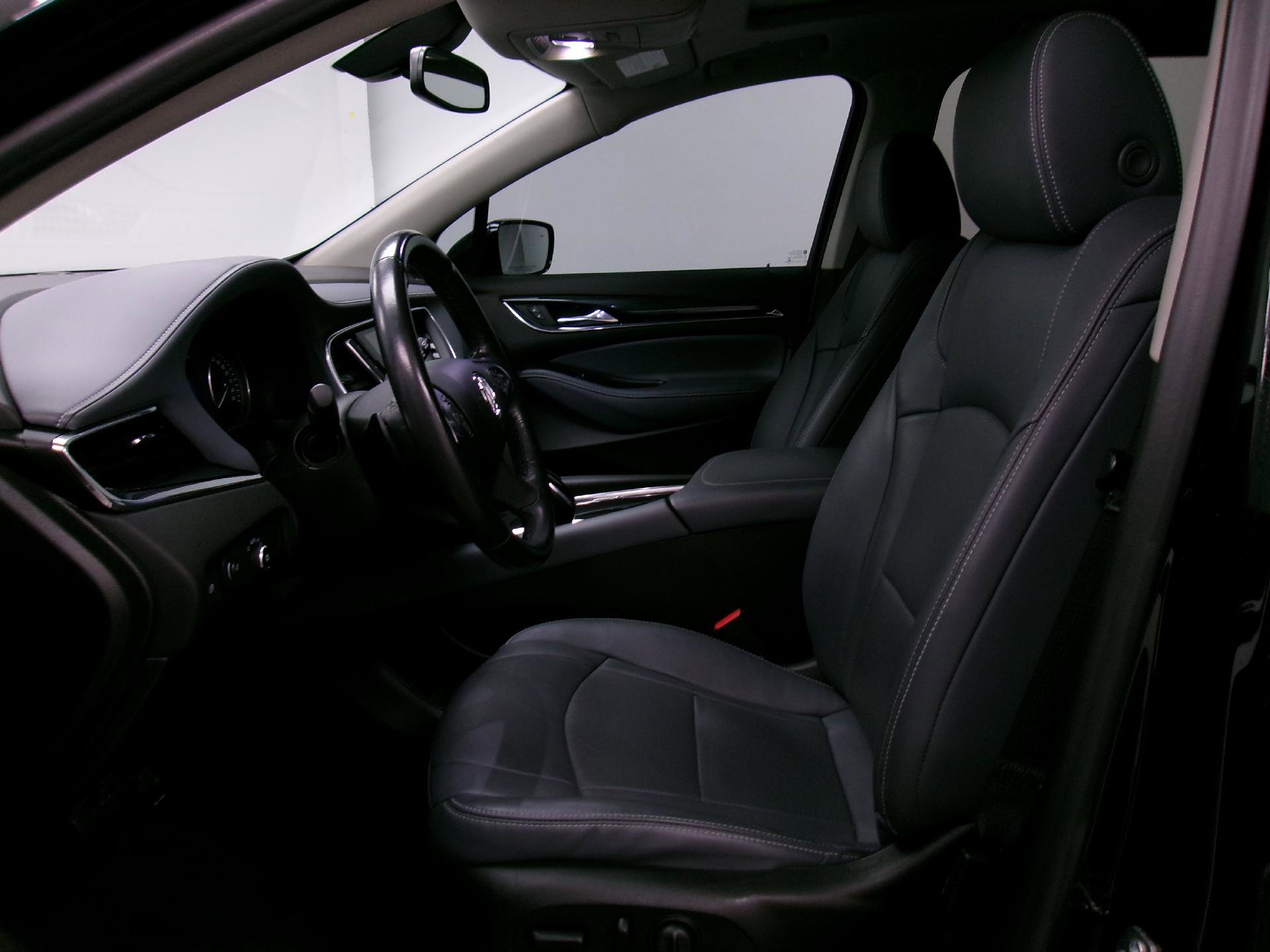 Used 2021 Buick Enclave Essence image 9