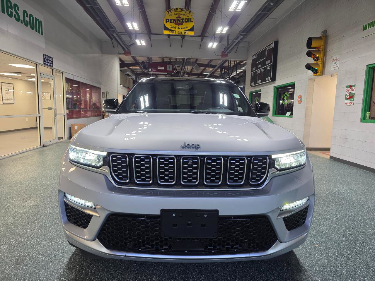 Used 2022 Jeep Grand Cherokee Summit image 3