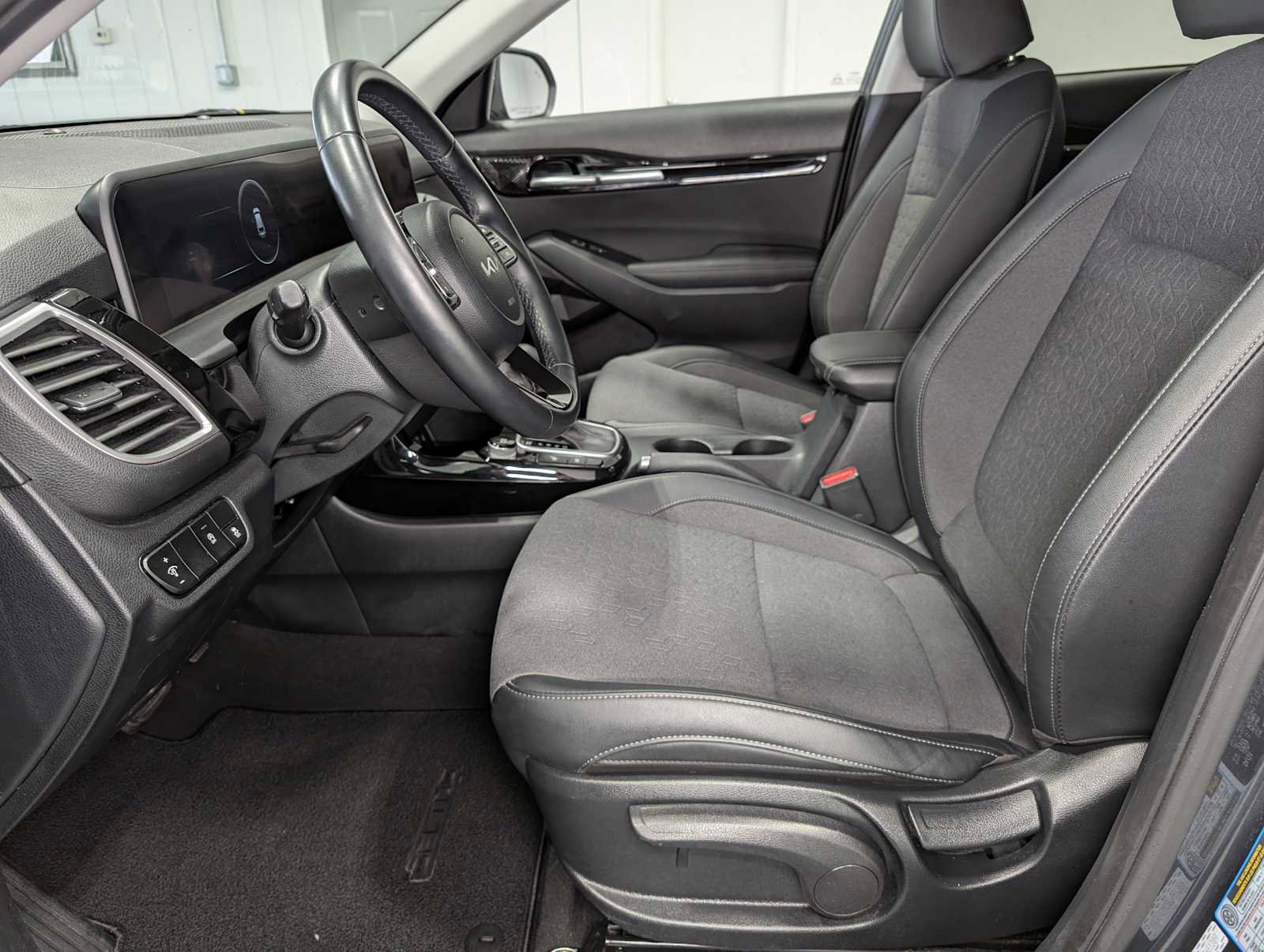 Used 2024 Kia Seltos S AWD/4WD image 4