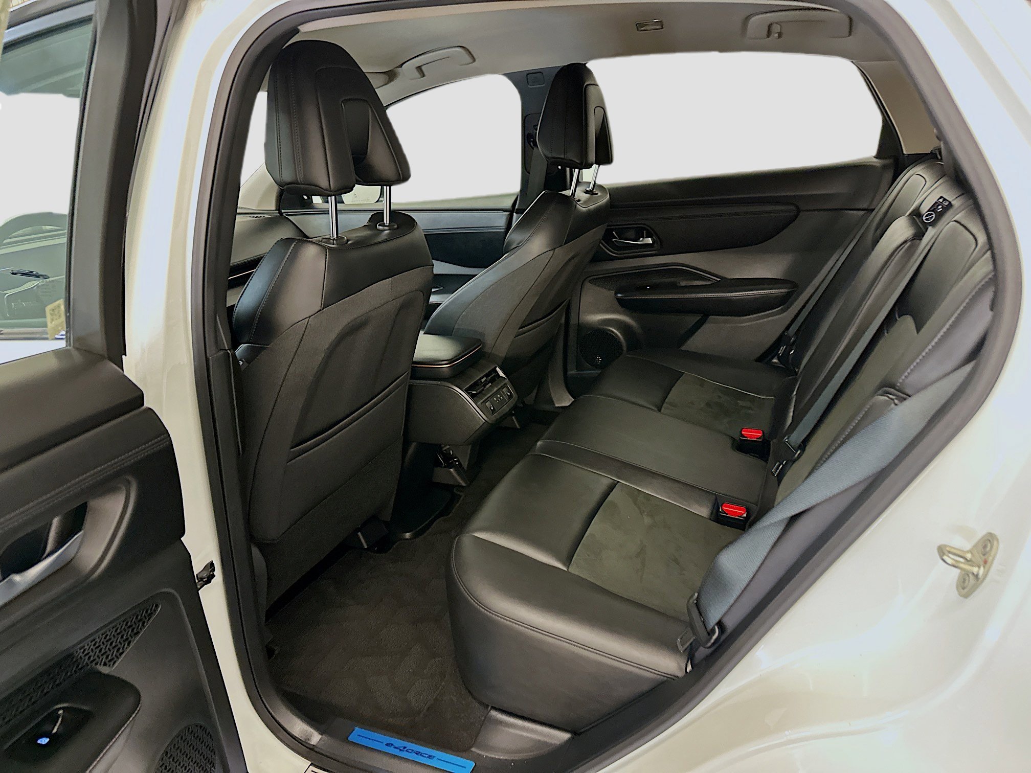 Used 2024 Nissan Ariya AWD image 29