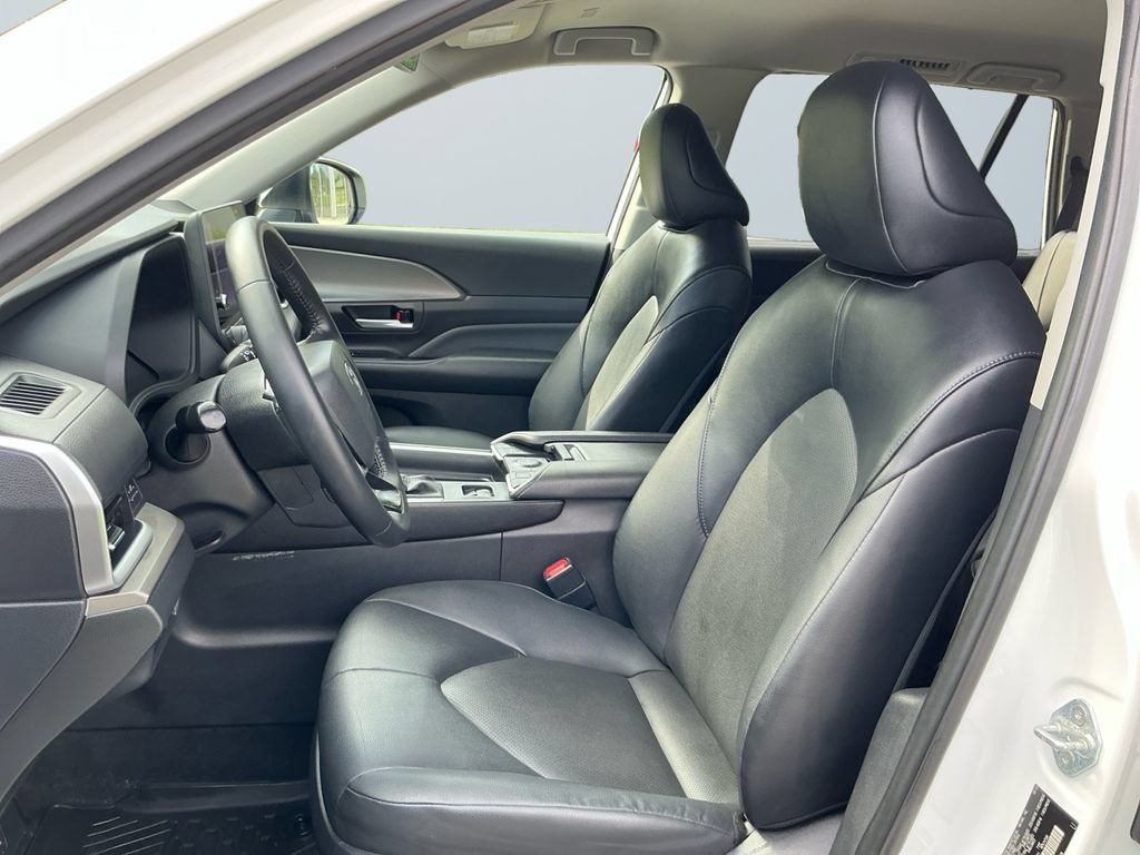 Used 2024 Toyota Grand Highlander AWD image 10