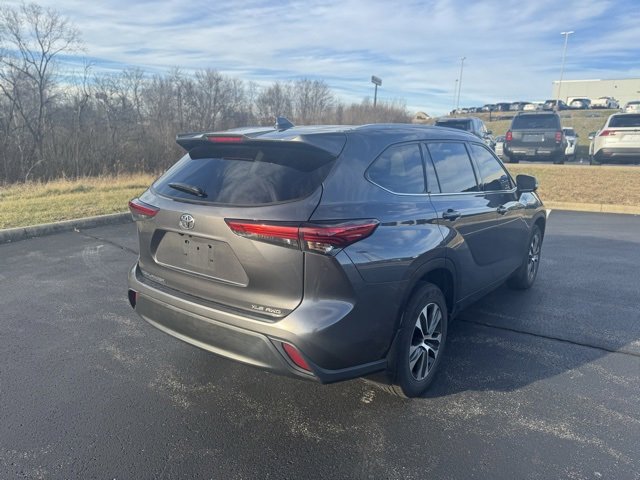 Certified 2022 Toyota Highlander XLE image 3