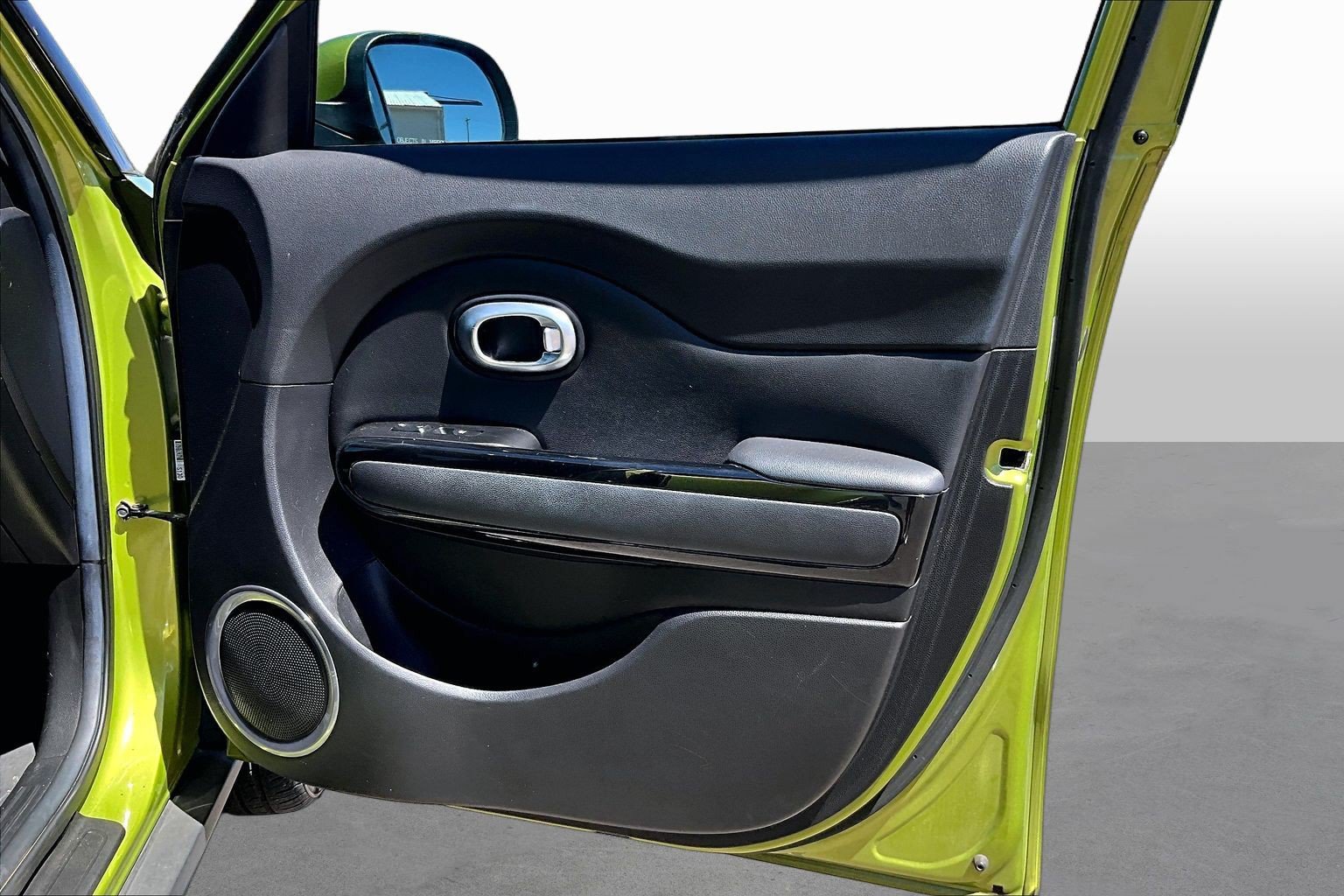 Used 2015 Kia Soul ! FWD image 15