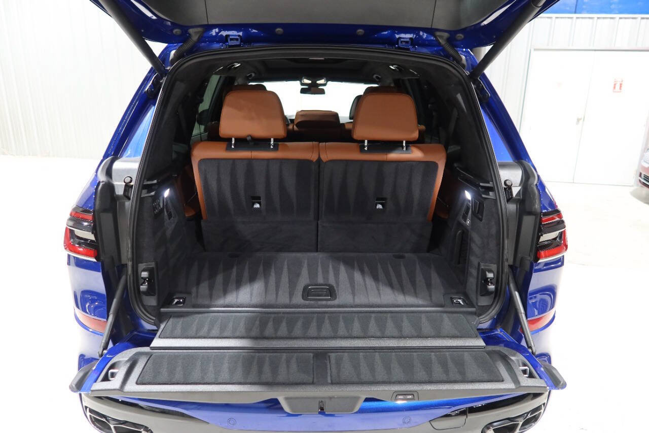 Used 2025 BMW X7 M60i AWD/4WD image 27
