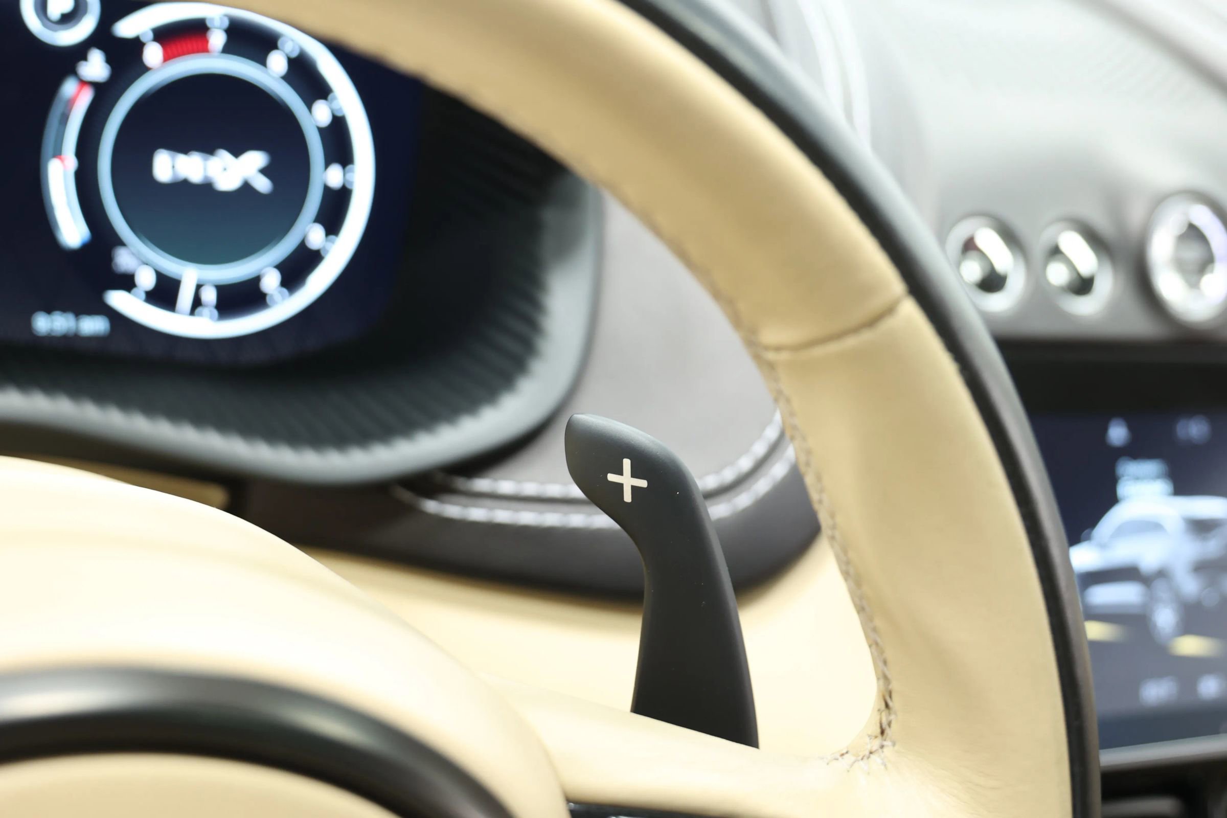 Used 2021 Aston Martin DBX image 27