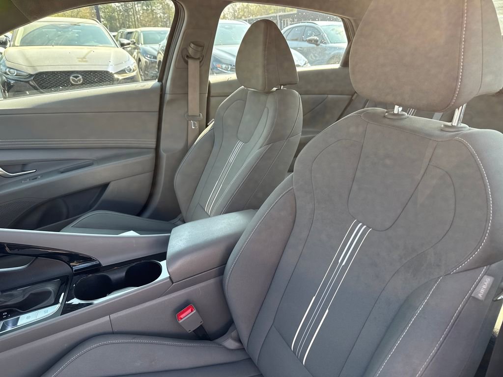 Used 2025 Hyundai Elantra SEL image 9