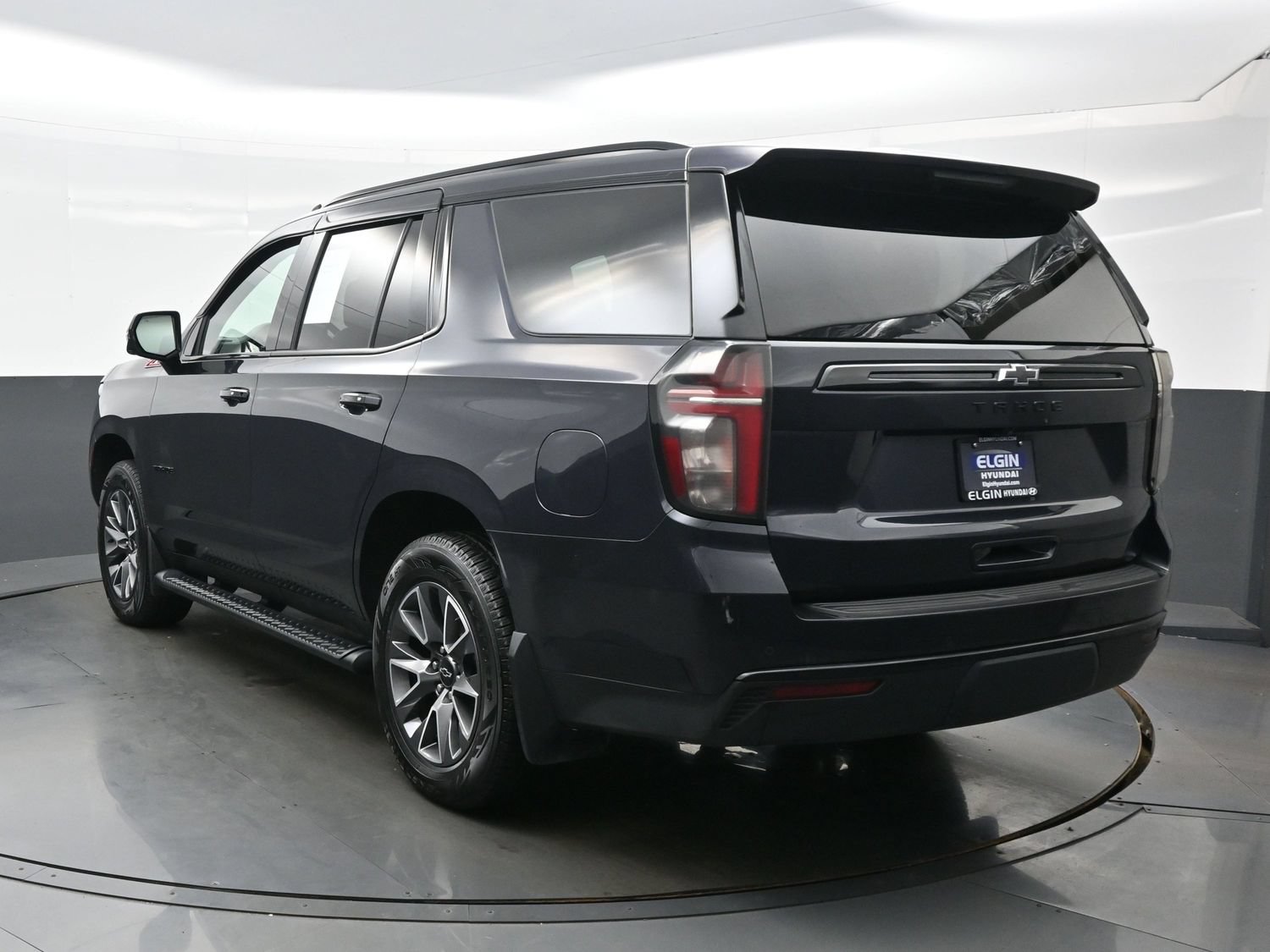 Used 2023 Chevrolet Tahoe Z71 w/ Luxury Package AWD/4WD image 4