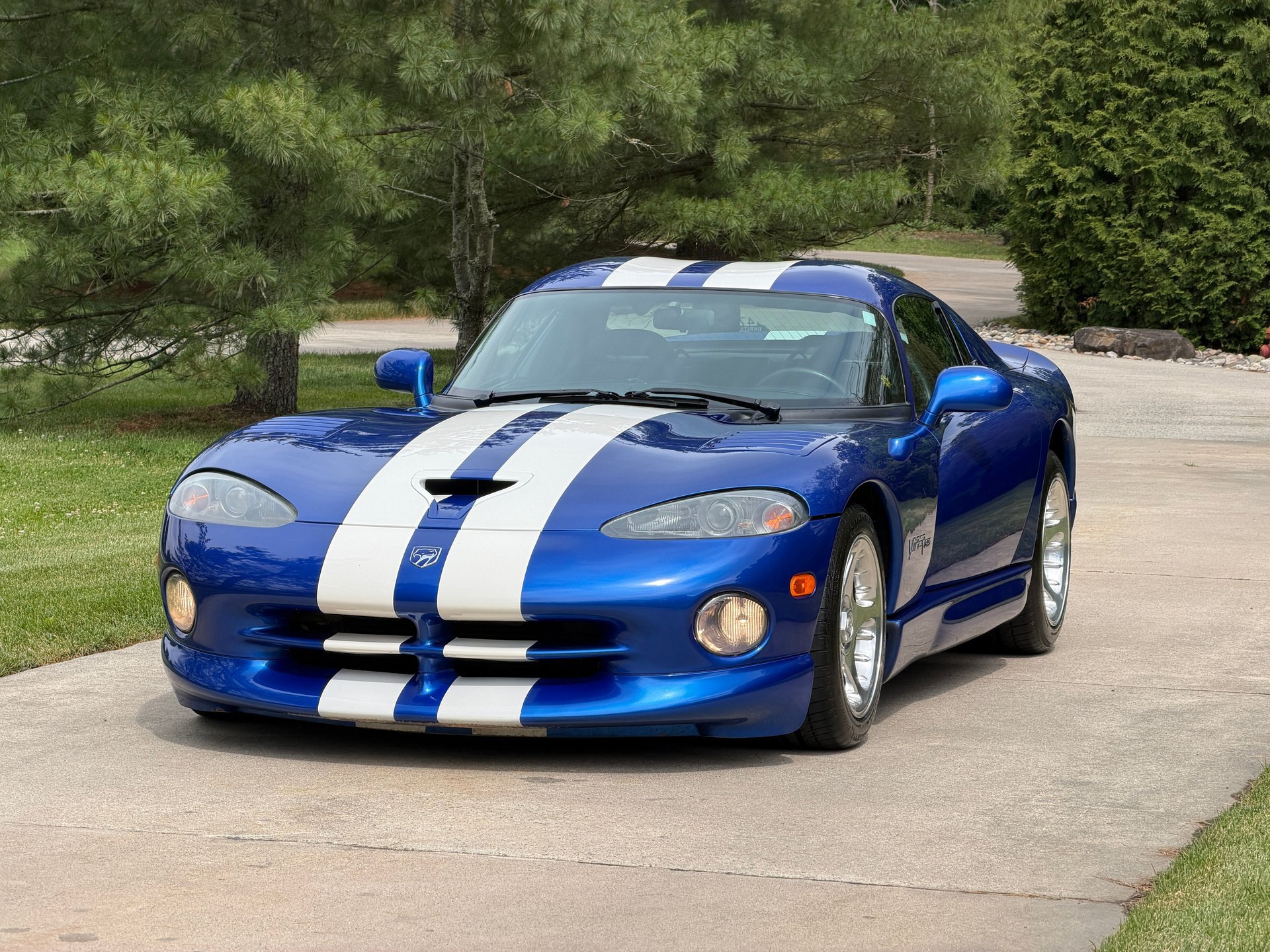 Used 1997 Dodge Viper GTS RWD image 3