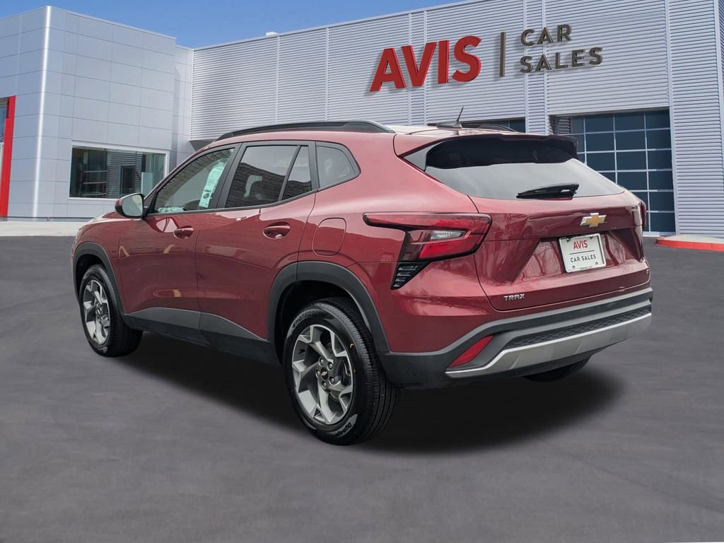 Used 2025 Chevrolet Trax LT w/ LT Convenience Package image 9