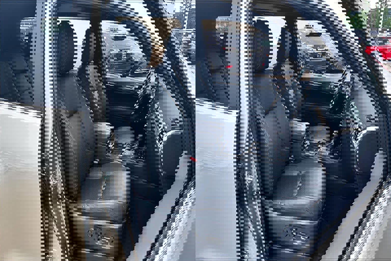 Used 2023 Lexus GX 460 Luxury w/ Accessory Package AWD/4WD image 8