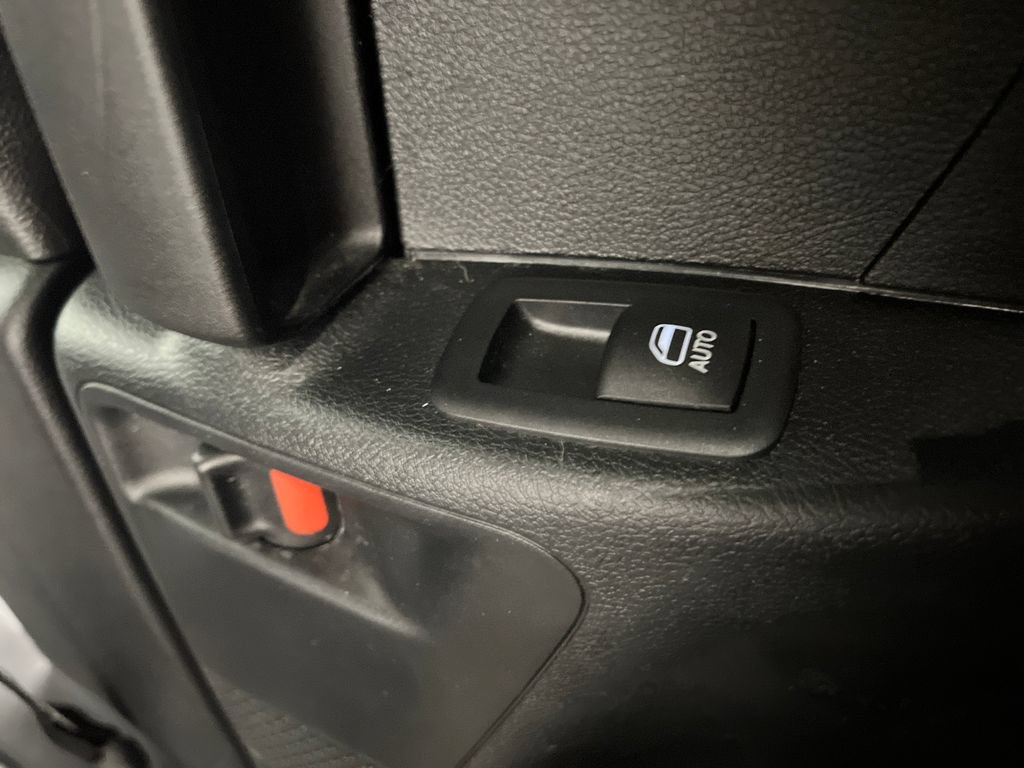 Used 2025 Chrysler Pacifica Select FWD image 36