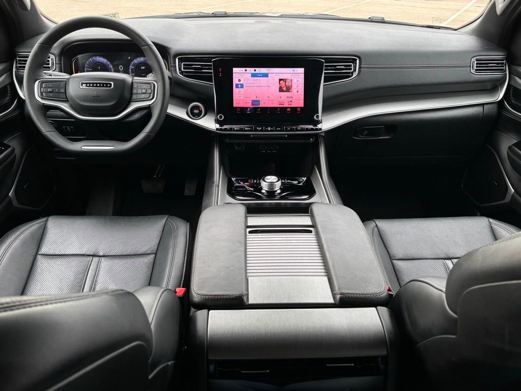 Used 2025 Jeep Wagoneer Series II w/ 8-Passenger Seating Package image 11