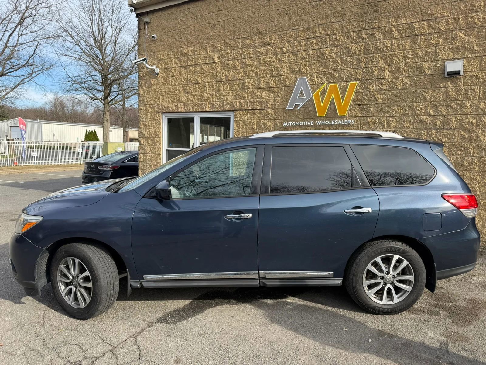 Used 2013 Nissan Pathfinder SL image 2