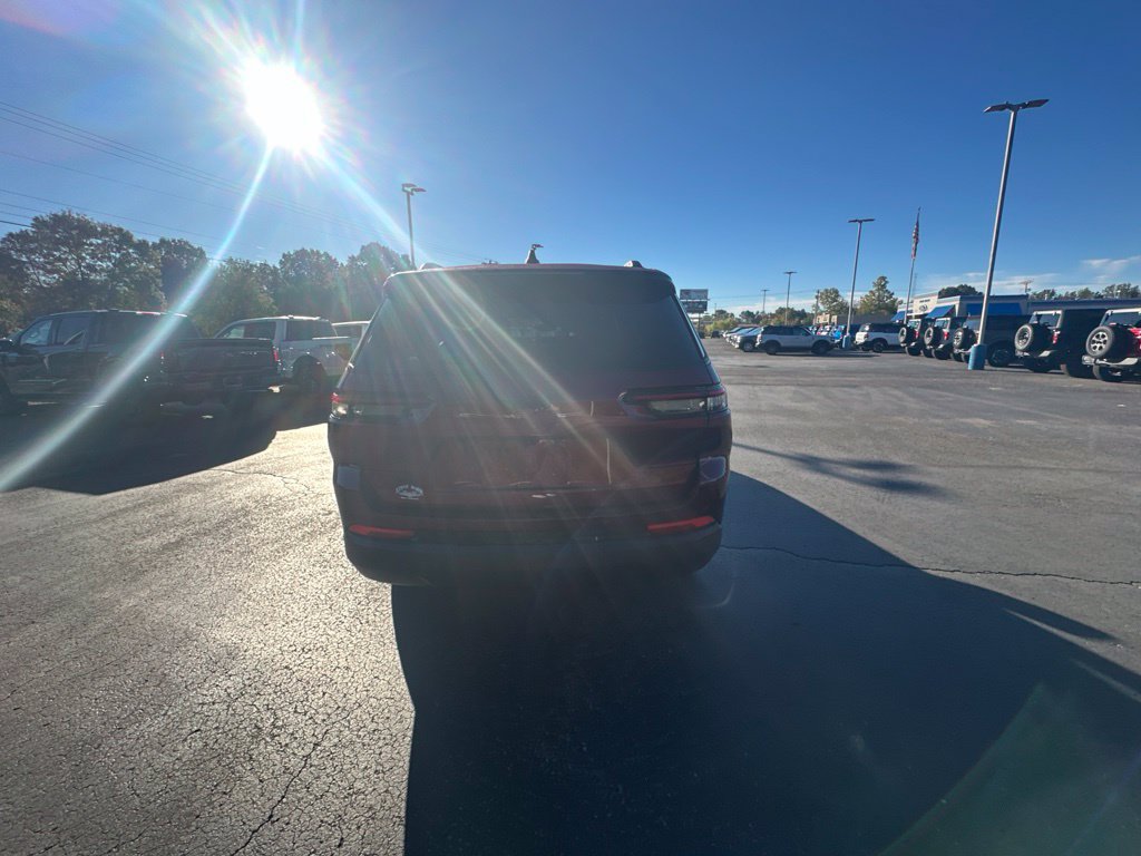 Used 2023 Jeep Grand Cherokee L Laredo AWD/4WD image 5
