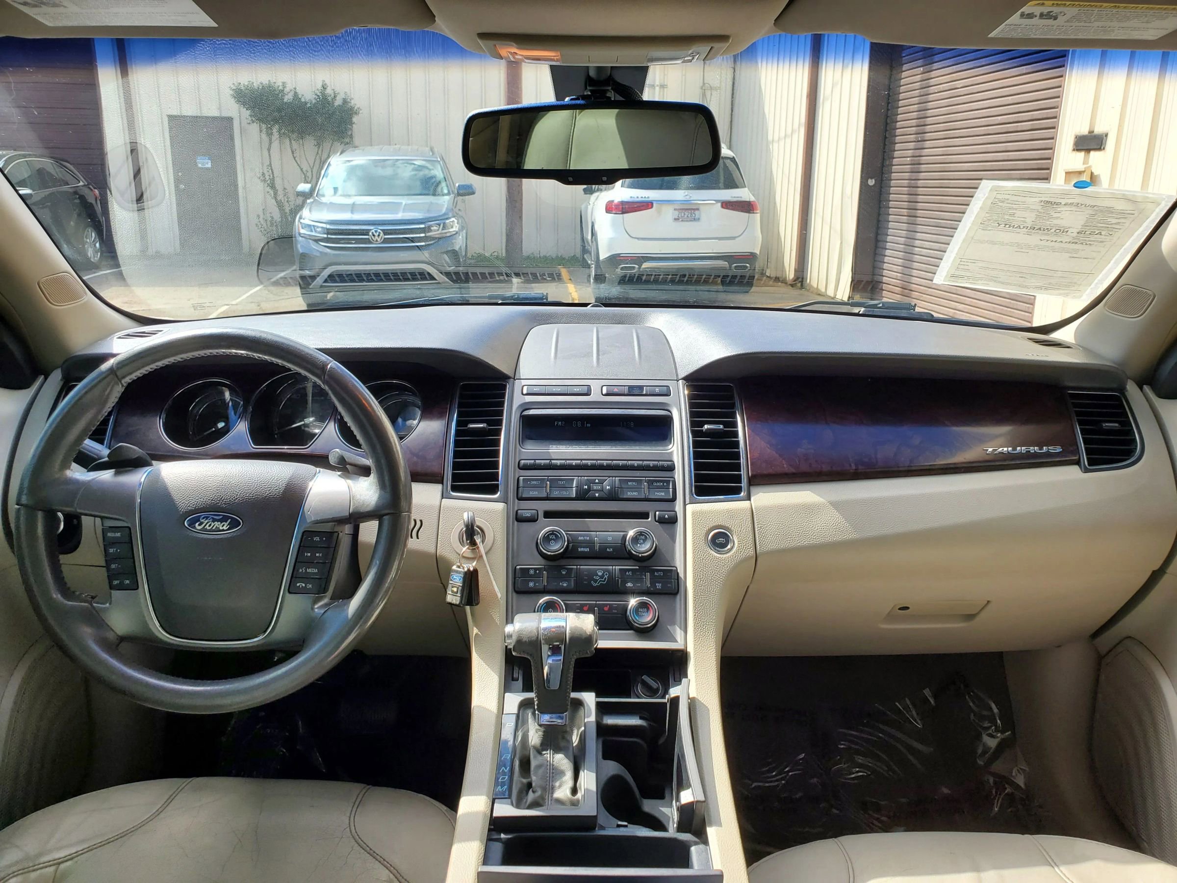 Used 2010 Ford Taurus SEL image 34