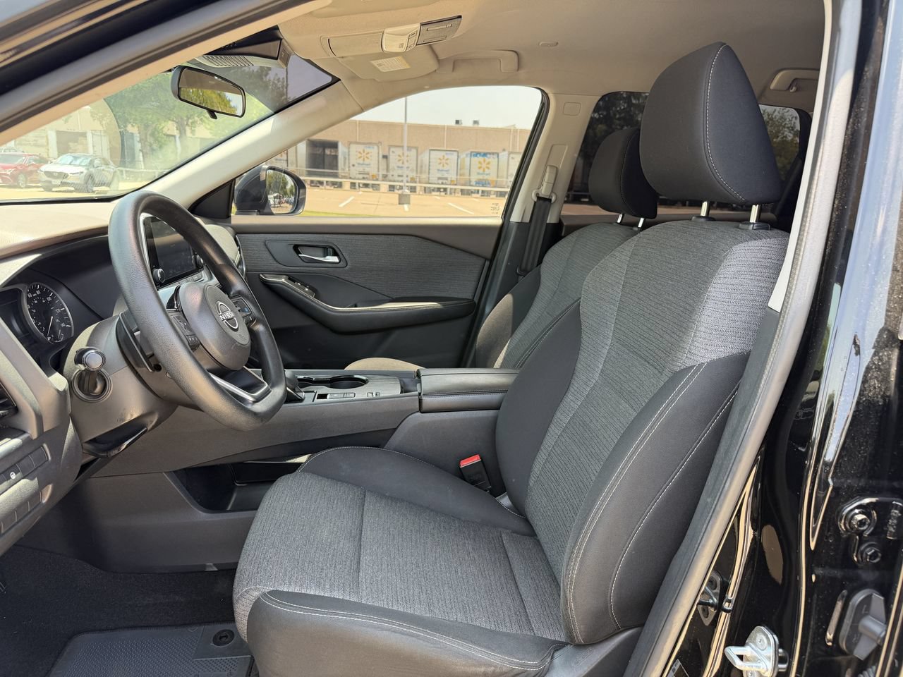 Used 2022 Nissan Rogue SV FWD image 17